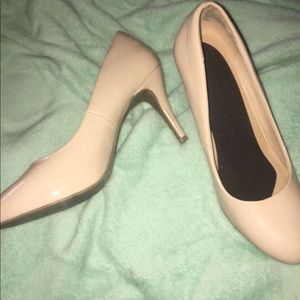 WORN ONCE cream heels